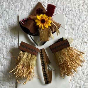 Scarecrow Halloween costume accents